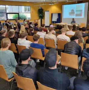 Vortrag von Dr. Deckert in der Aula der MWS